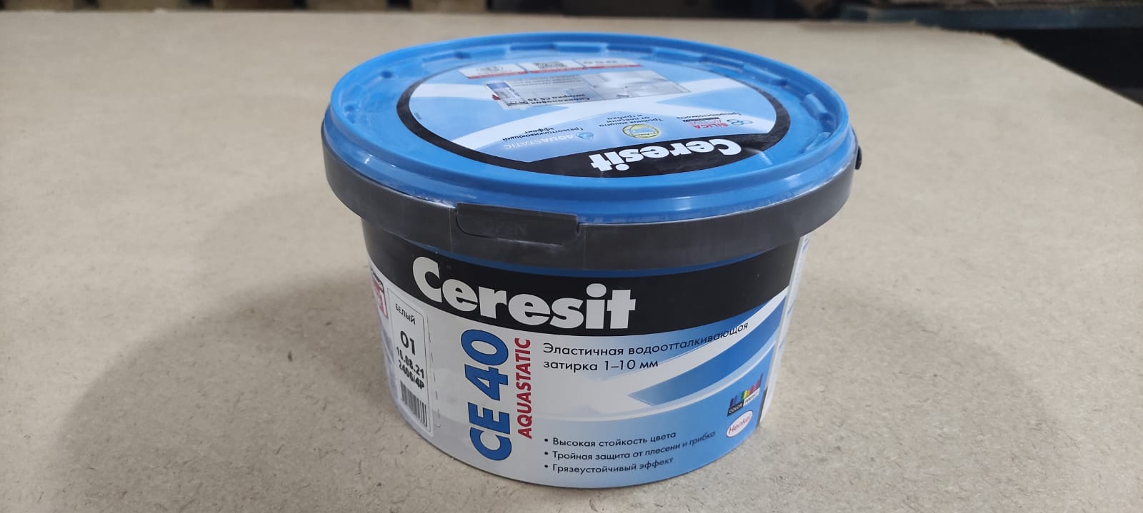 Эластичная водоотталкивающая затирка Ceresit CE 40 aquastatic 2 кг (цвет: белый)								