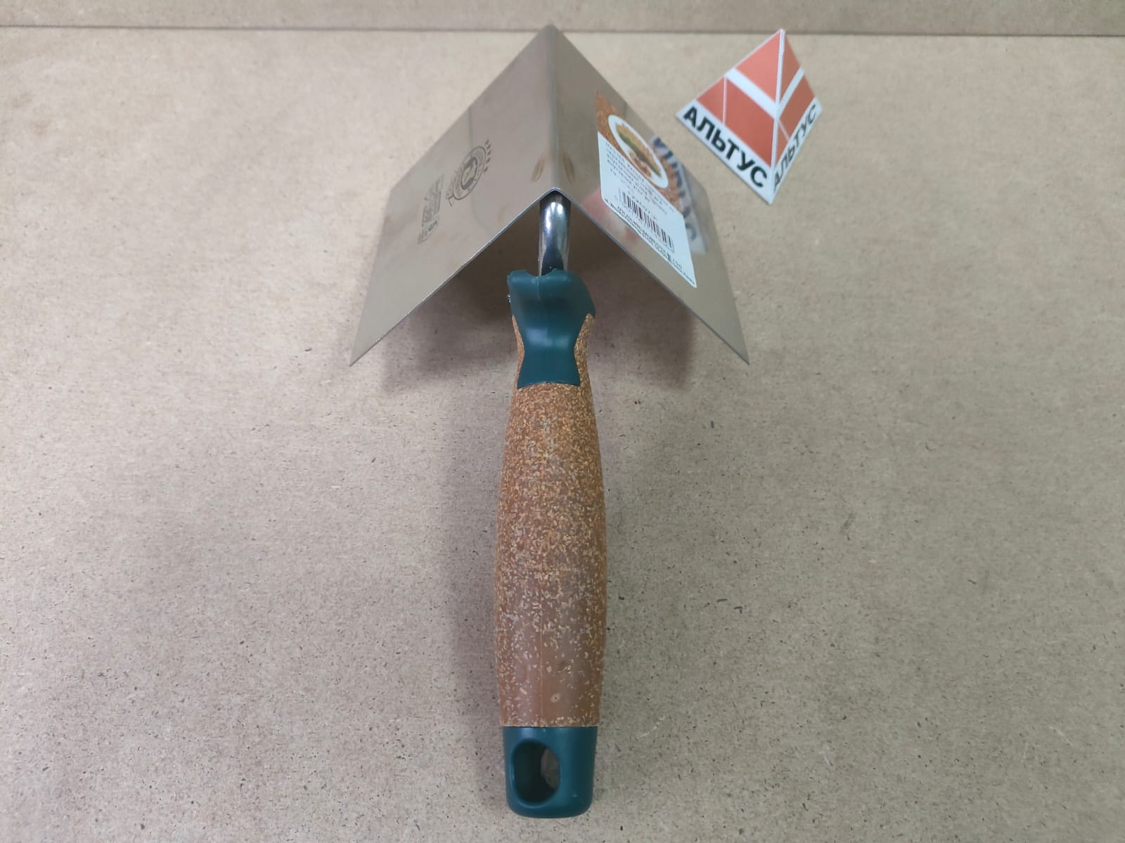 Угловая кельма (шпатель) для внутренних углов 75х110 мм OLEJNIK нержавеющая, пробковая ручка