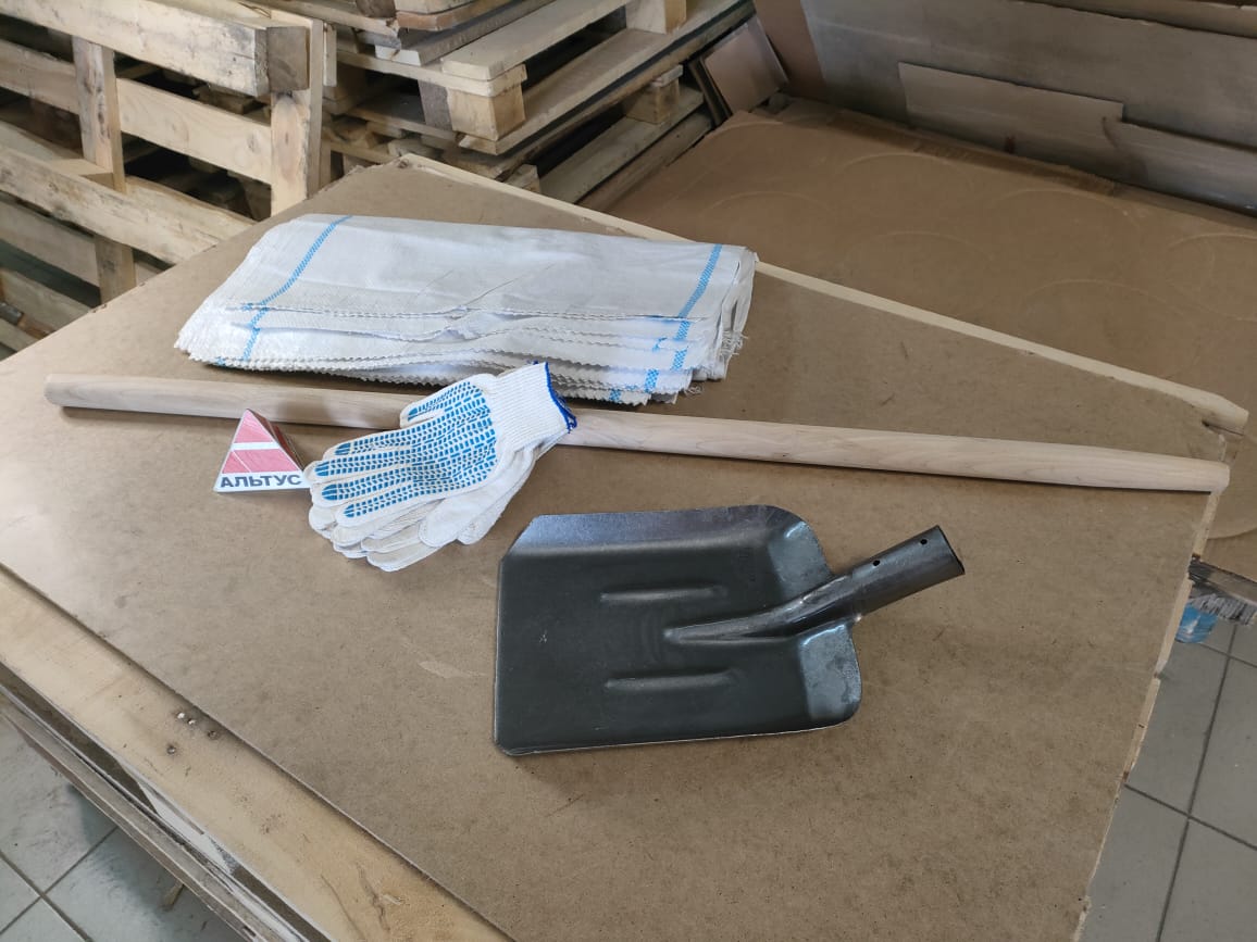 Набор Аккуратный строитель (Черенок деревянный для лопаты + лопата совковая + перчатки рабочие хб 5 шт + мешки строительные 20 шт)