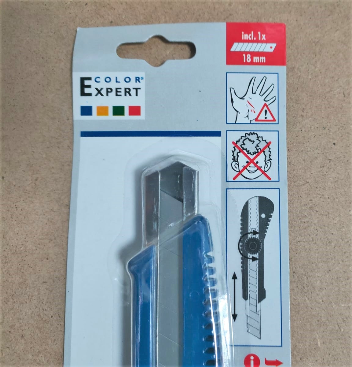Малярный нож Color Expert со сменными отламывающимся лезвиями шириной 18 мм (95650037)