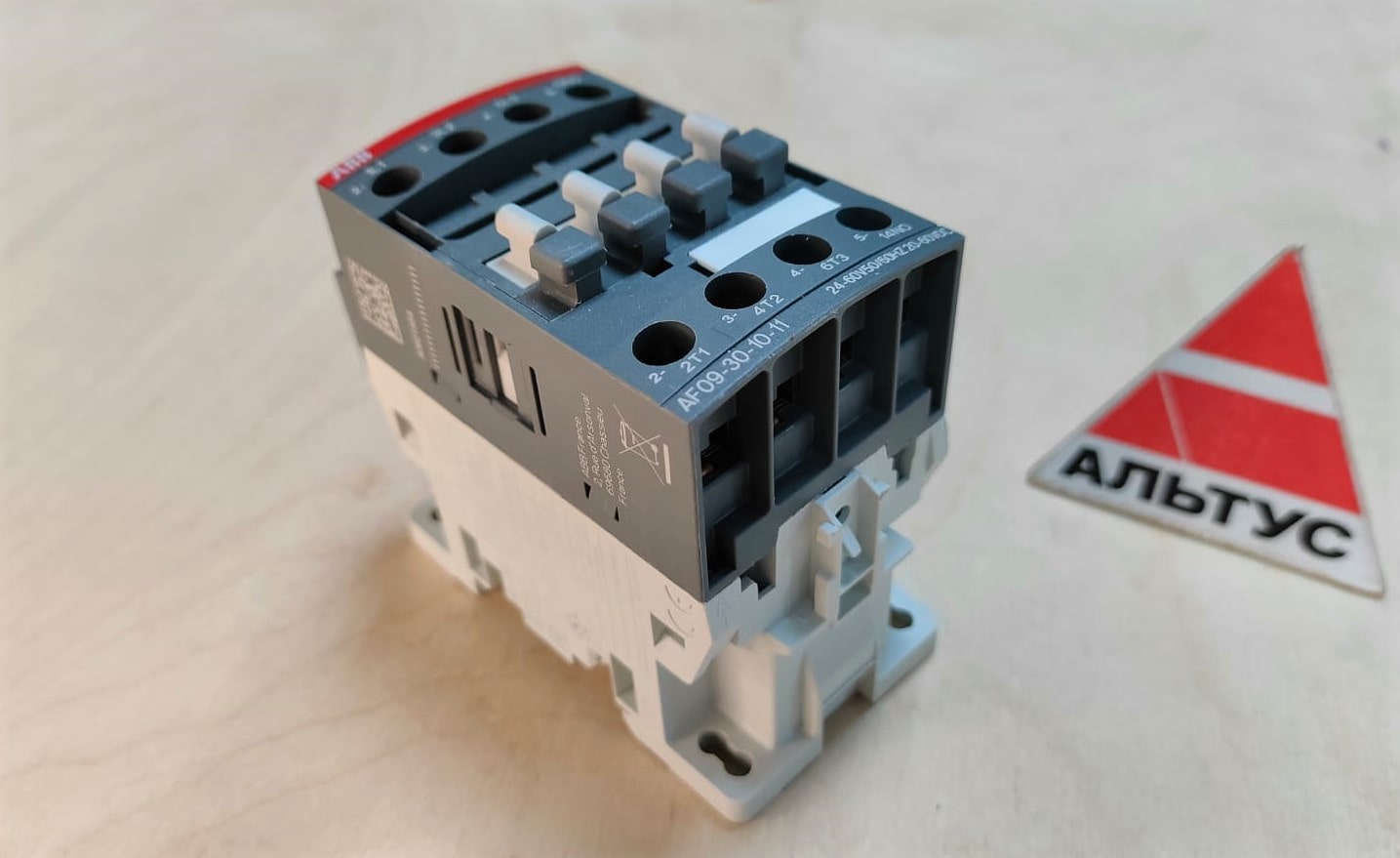 Контактор АВВ 24V. 9A								