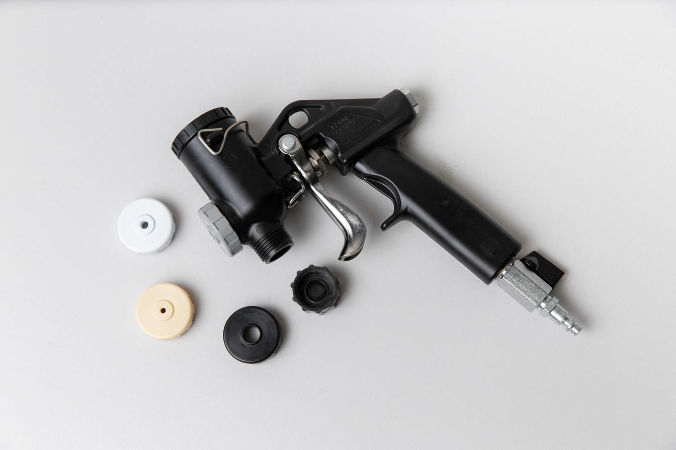 Картушный пистолет для штукатурки: эффективное нанесение смеси на стены с помощью штукатурного пневмопистолета и хоппера для штукатурки