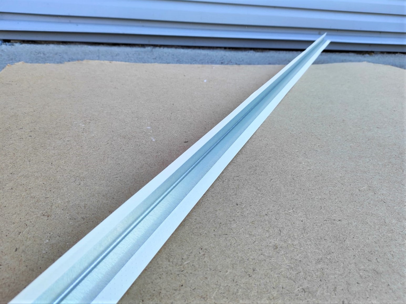 Металлизированный уголок sheetrock (Шитрок) на бумажной основе для внешних углов 3,05 м