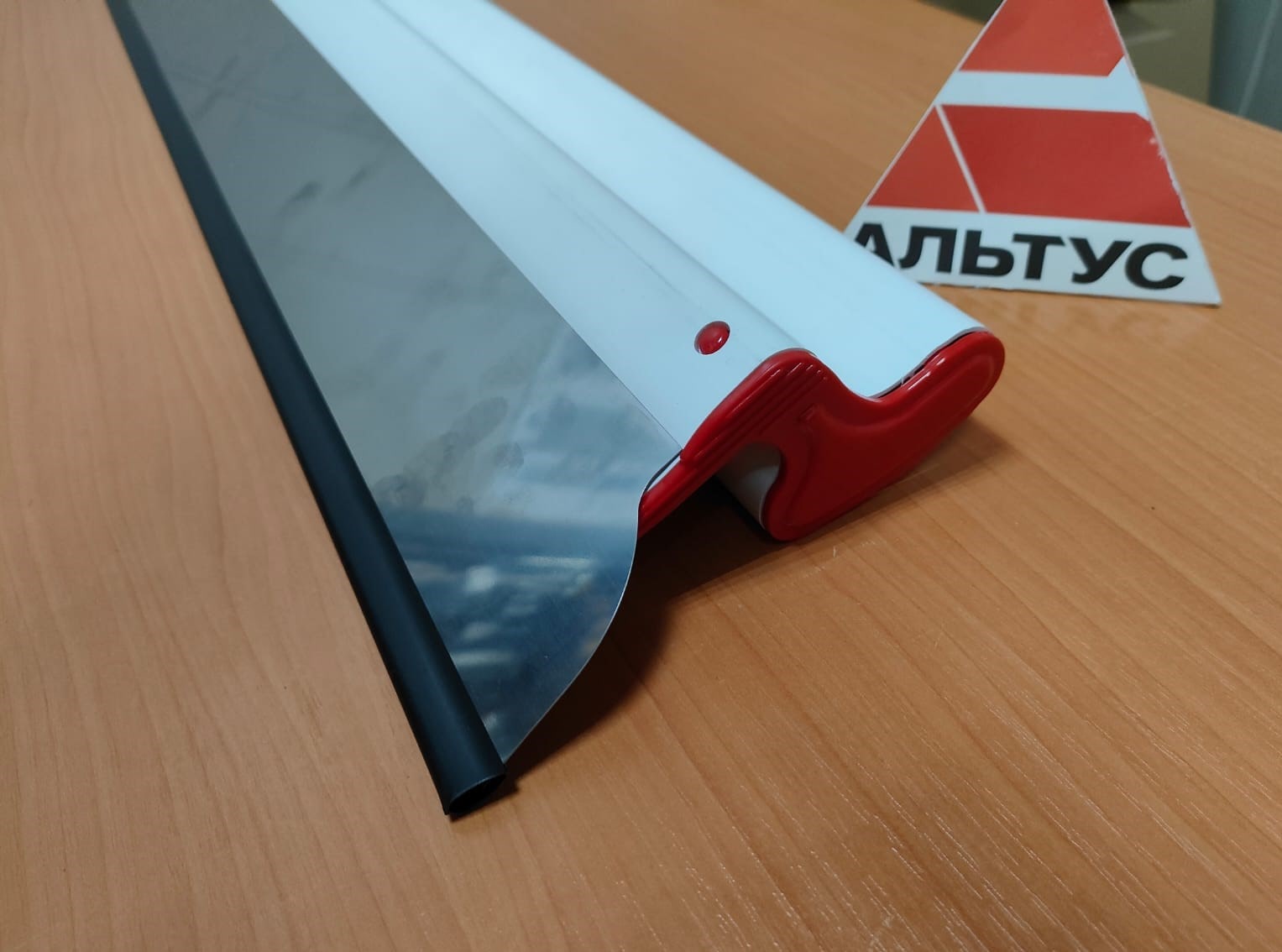 Шпатель алюминиевый белый 800x0,5 мм ERGOPLAST  (1239800G5W)								