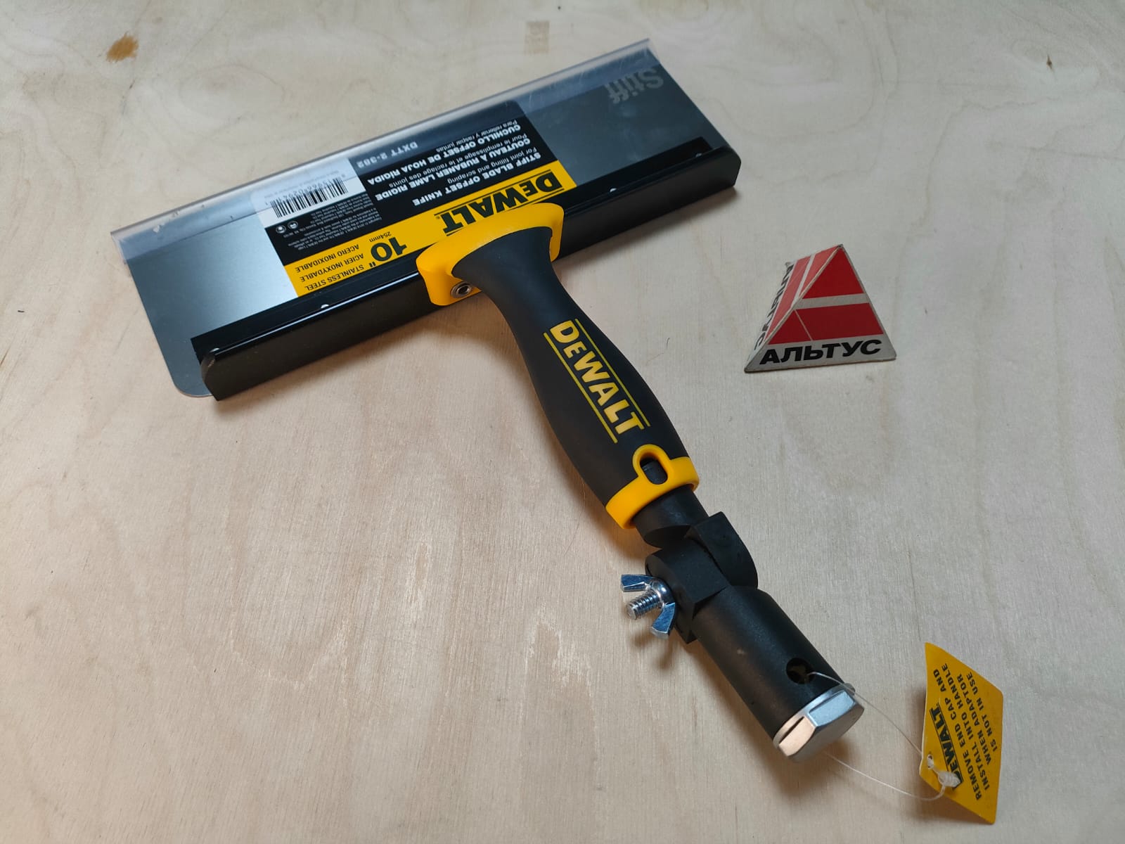Шпатель оффсетный, лезвие 0.6 мм 10"  DeWalt								