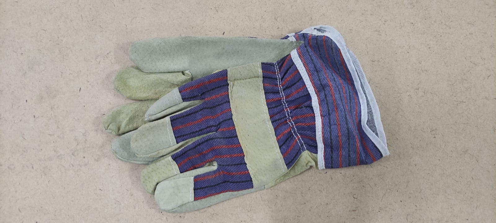 Рабочие (строительные) кожаные перчатки с подкладкой