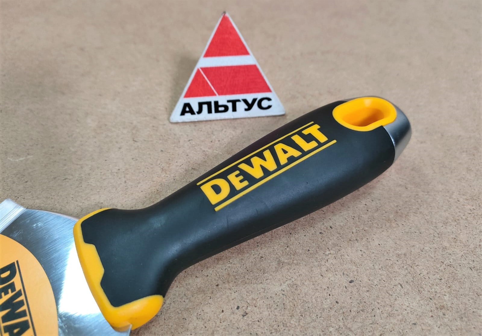 Шпатель для внутренних углов DeWalt								