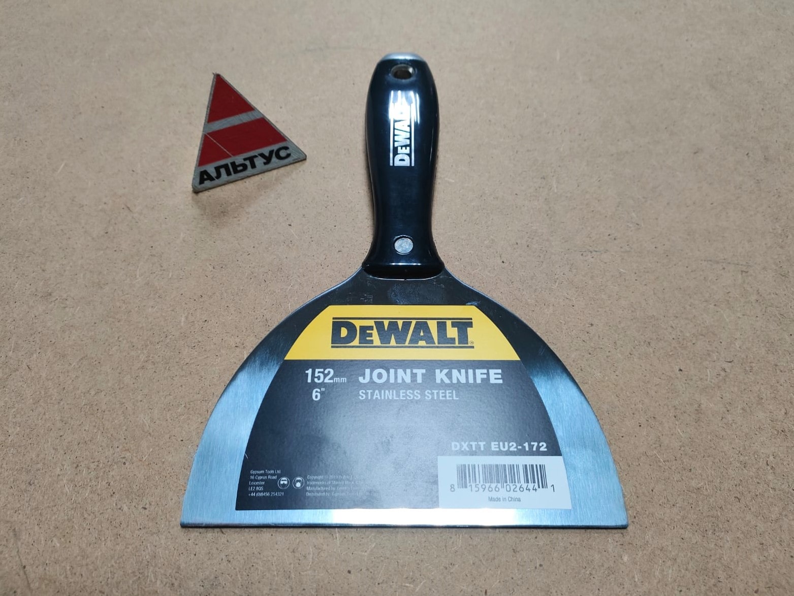 Шпатель малярный с черной пластик. ручкой 15 cm DeWalt								
