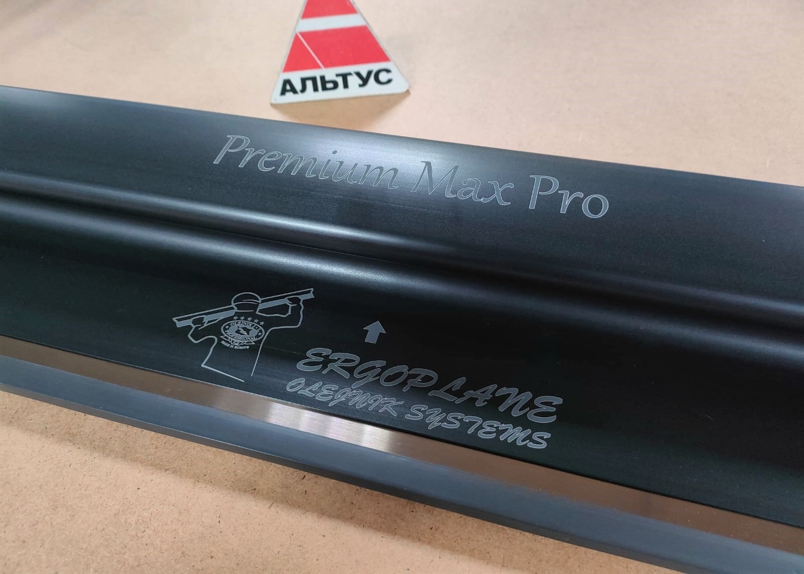 Шпатель PRO MAXX алюминиевый, закалённое анодированное лезвие, 800 х0.65мм OLEJNIK (1239800G7PM)								