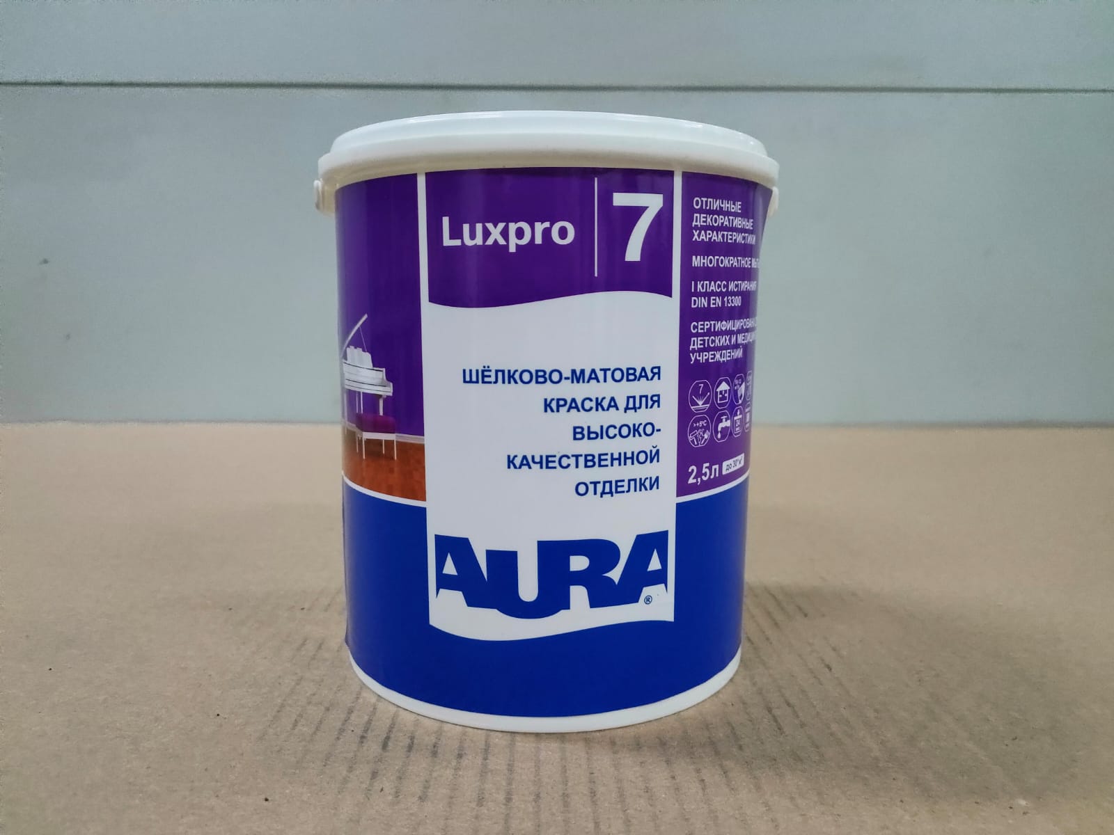 Краска шелково - матовая для  внутренней отделки AURA Luxpro 7 / АУРА Люкспро 7 0,9л (база TR)