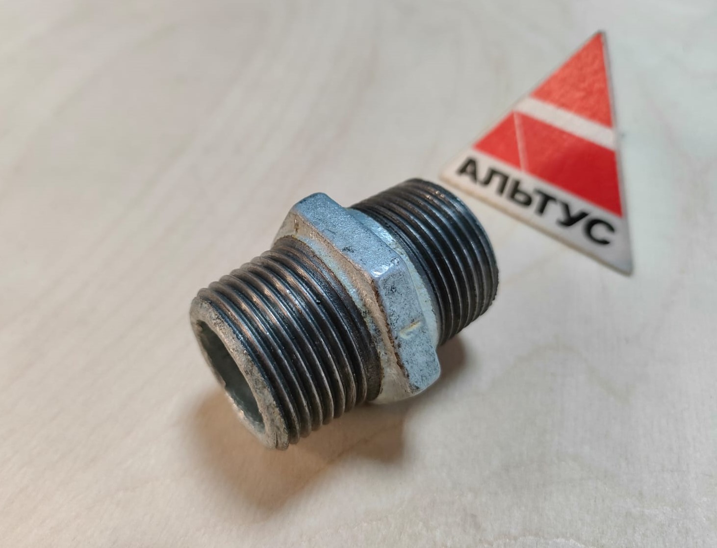 Ниппель двойной шестигранный 1								