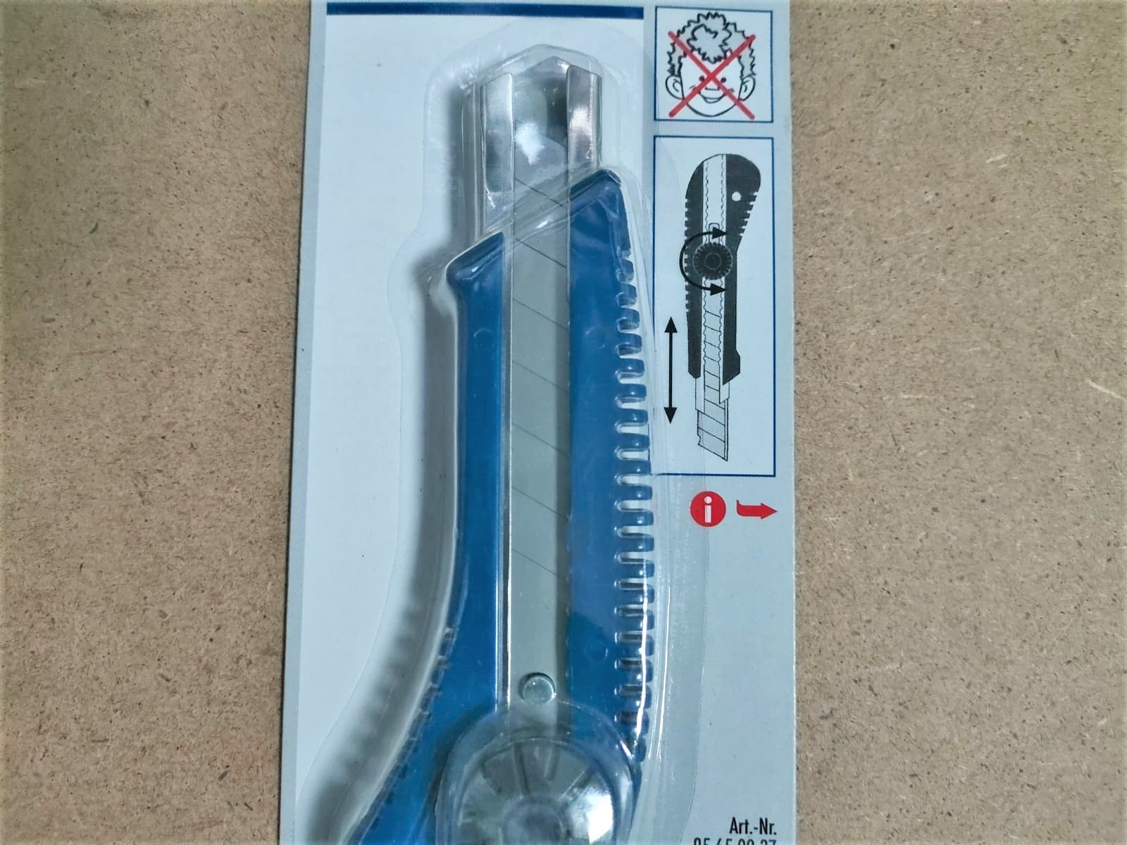 Малярный нож Color Expert со сменными отламывающимся лезвиями шириной 18 мм (95650037)