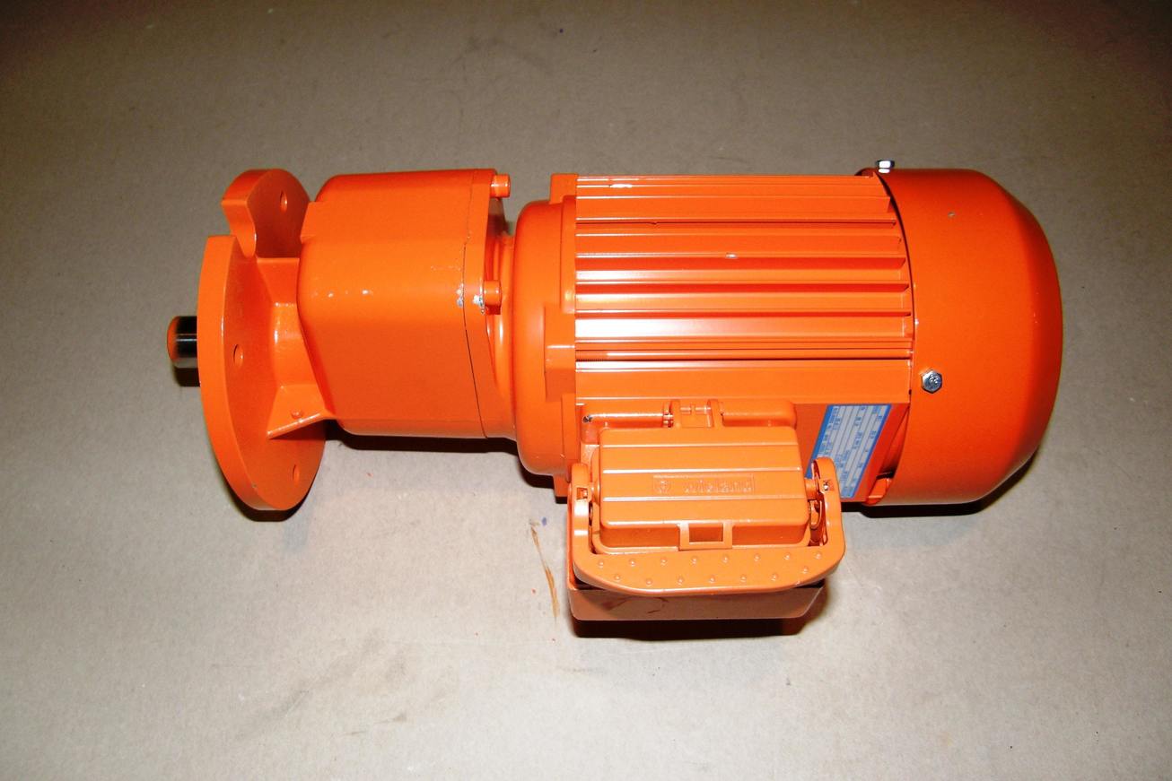 Двигатель редуктора PFT 1,5кВт 331U 230/400 RAL2004								