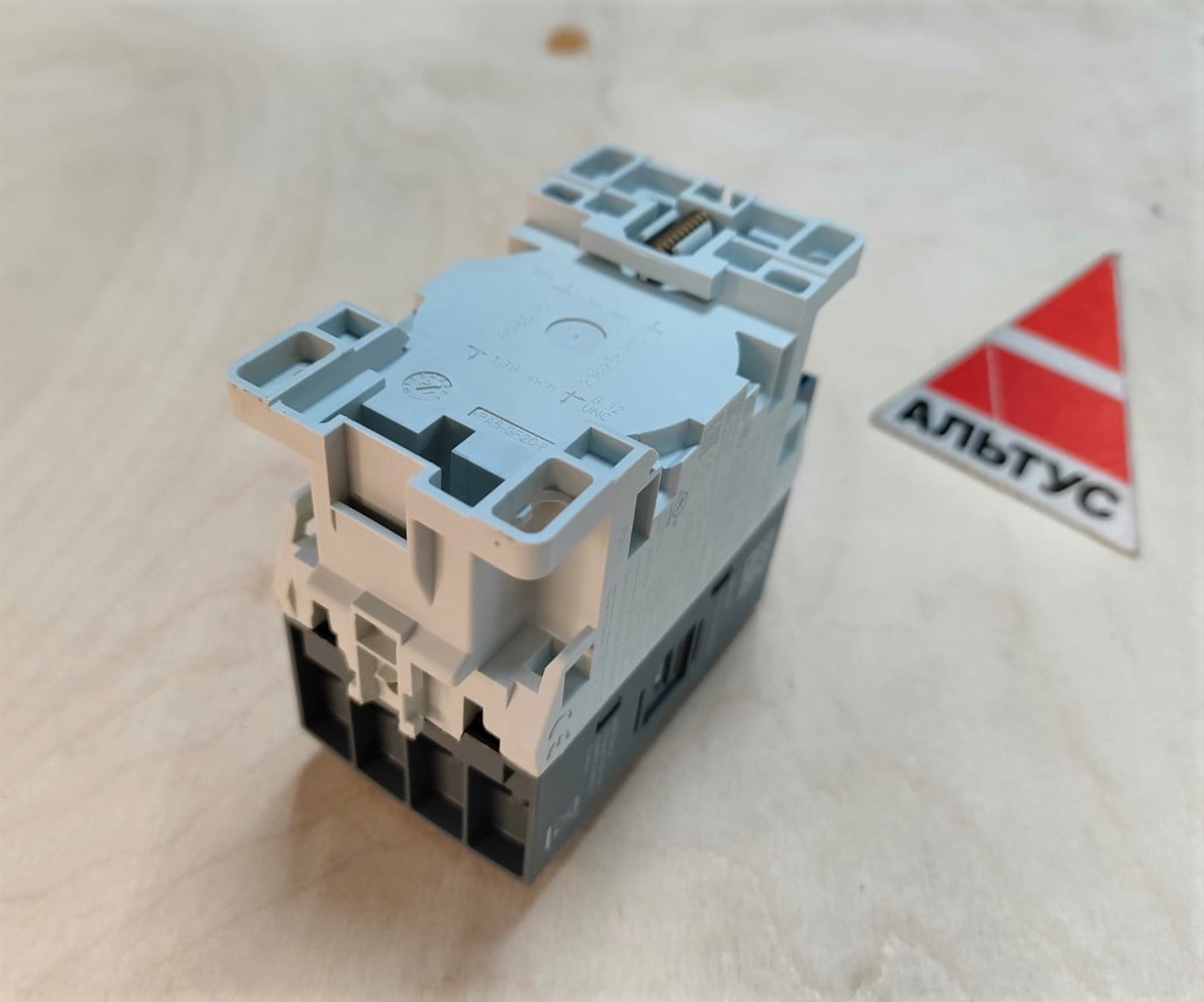 Контактор АВВ 24V. 9A								