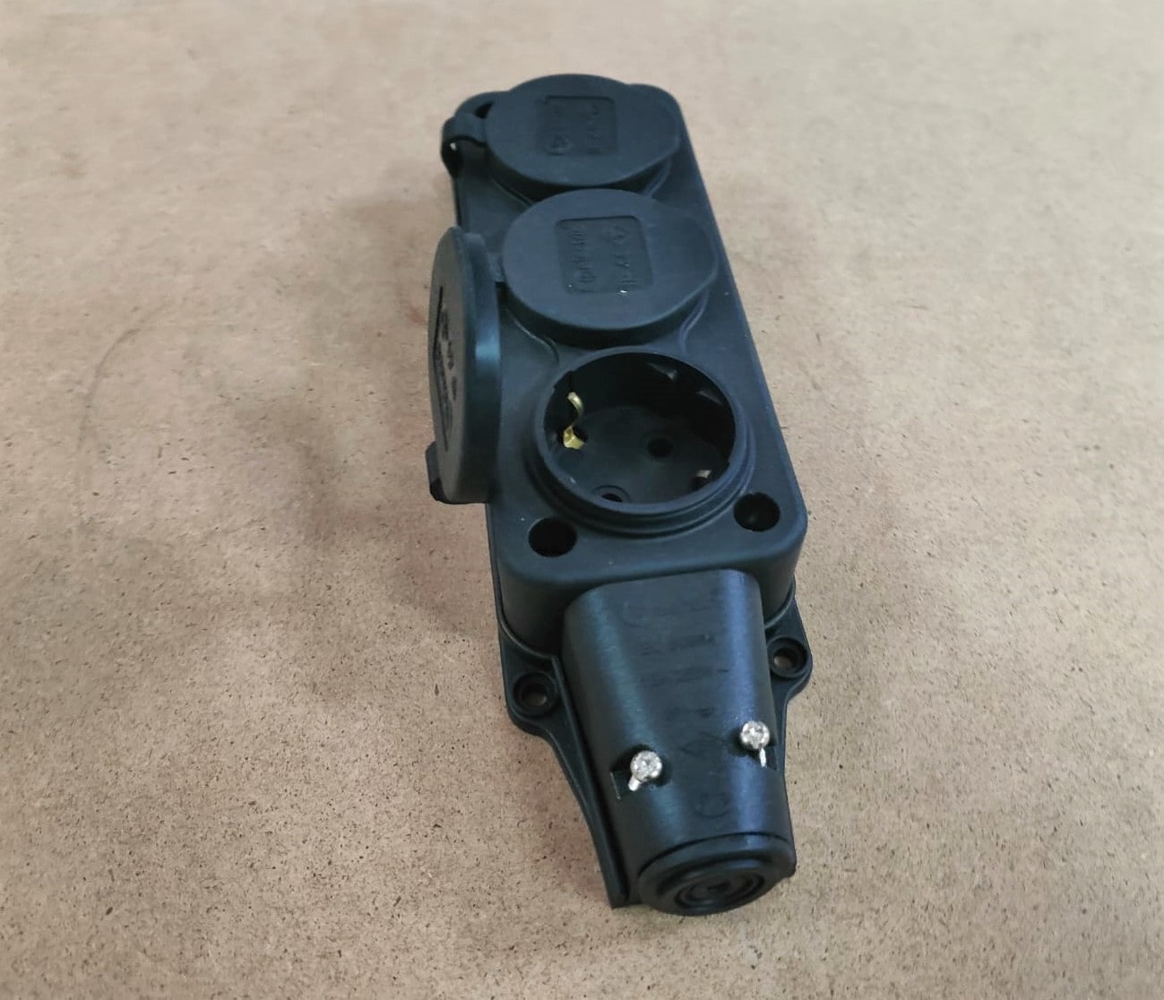 Розетка переносная 3х16А, 250В, IP 44 каучук черная tpelectric								