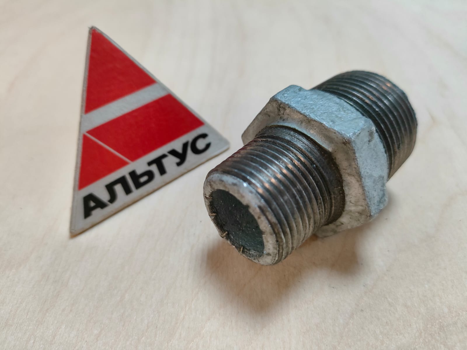 Двойной ниппель уменьшенный 1 внешняя резьба 3/4 наружная резьба								