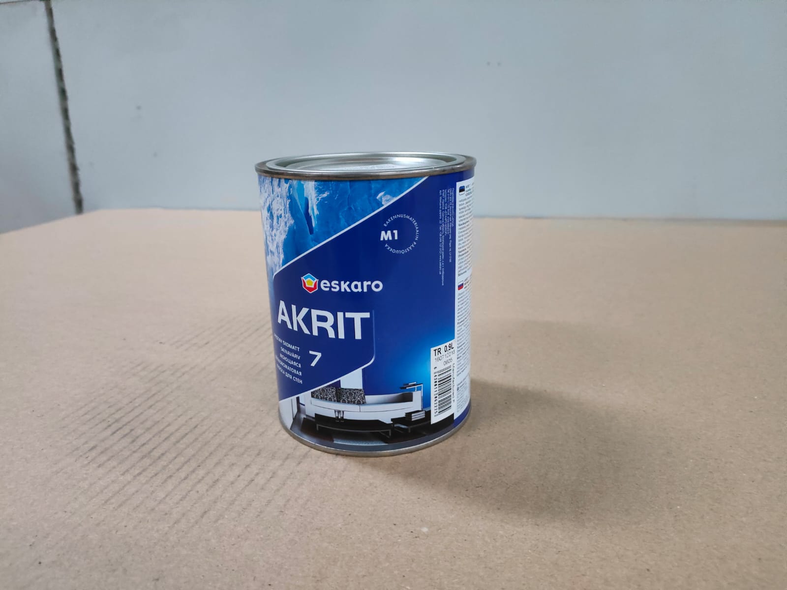 Моющаяся шелковоматовая краска для стен Eskaro Akrit 7 (База TR - прозрачная) 0,9 л