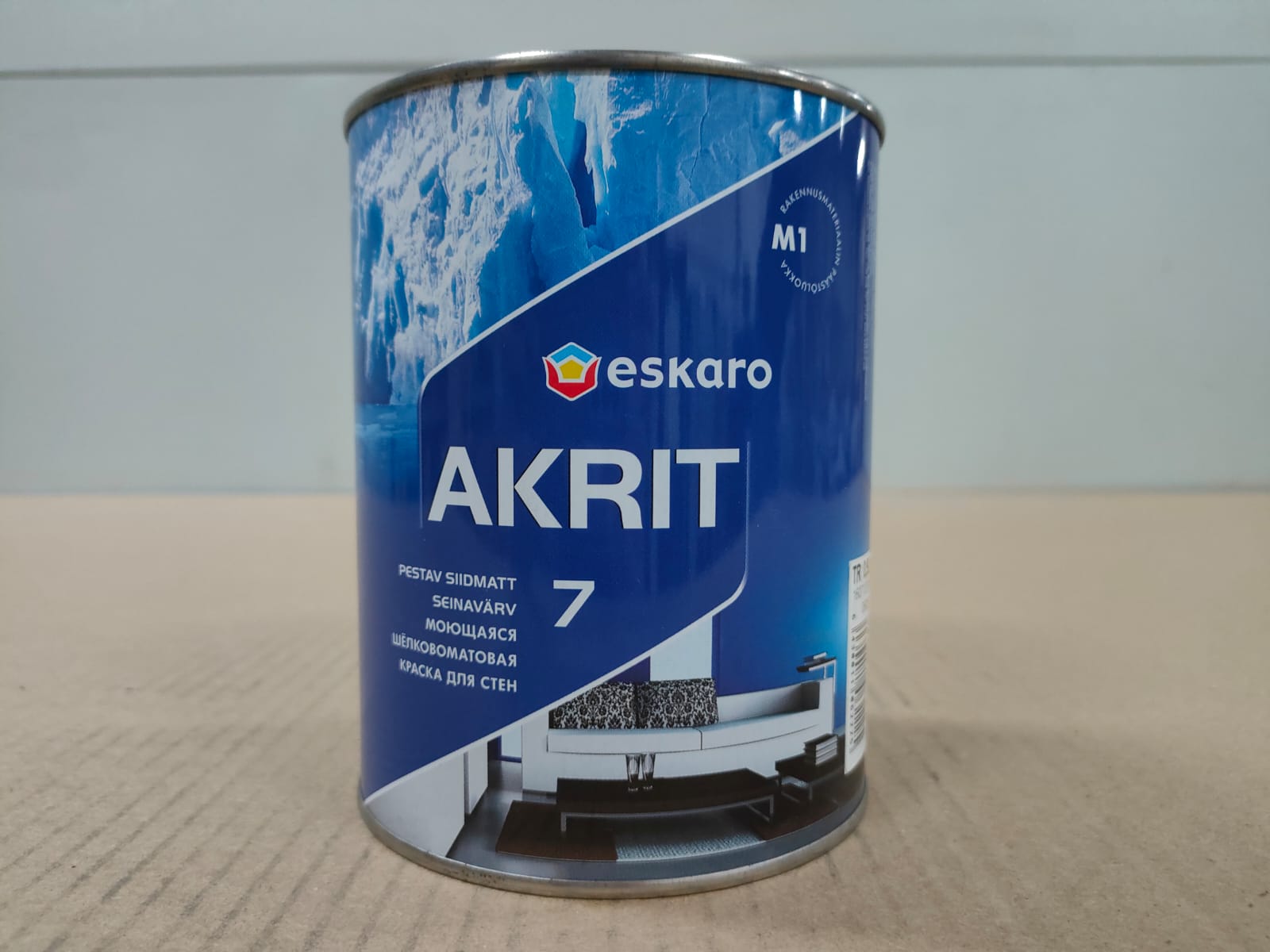 Моющаяся шелковоматовая краска для стен Eskaro Akrit 7 (База TR - прозрачная) 0,9 л