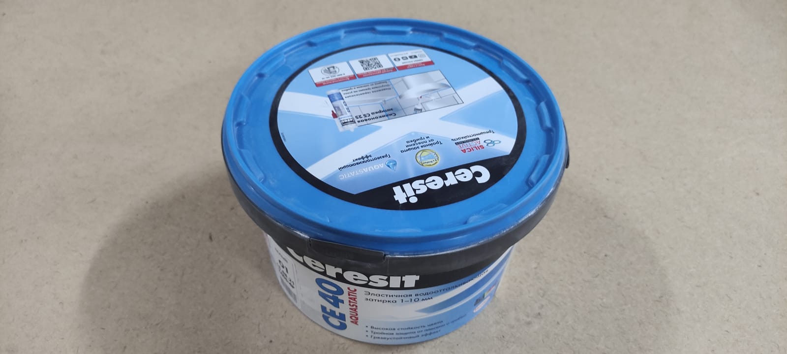 Эластичная водоотталкивающая затирка Ceresit CE 40 aquastatic 2 кг (цвет: белый)								