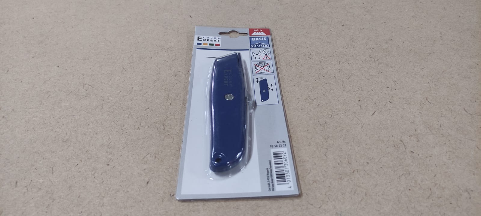Нож для линолеума и ковролина Color Expert с выдвижными лезвиями (95500227)								